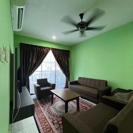 Faiz Homestay Kuching Extérieur photo