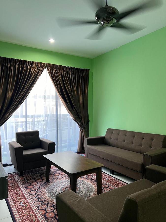 Faiz Homestay Kuching Extérieur photo